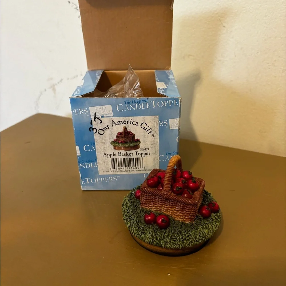 Our America Gift Apple Basket Topper - Red/Green